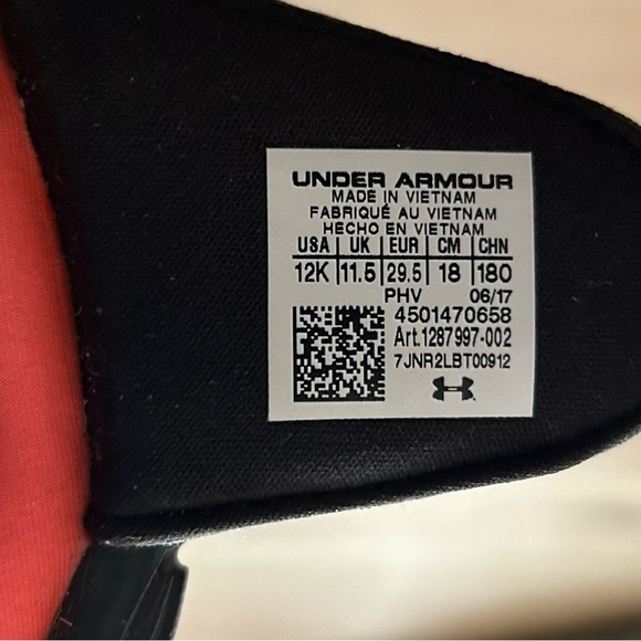 NWOT Girls Ignite Under Armour slides - Picture 8 of 8